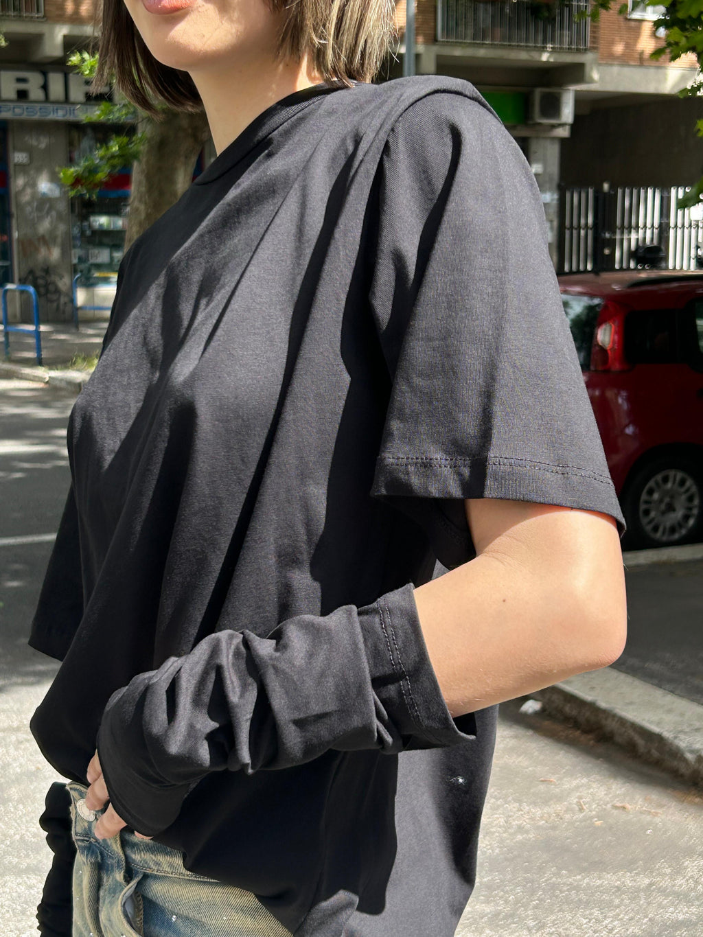 t-shirt con manicotti