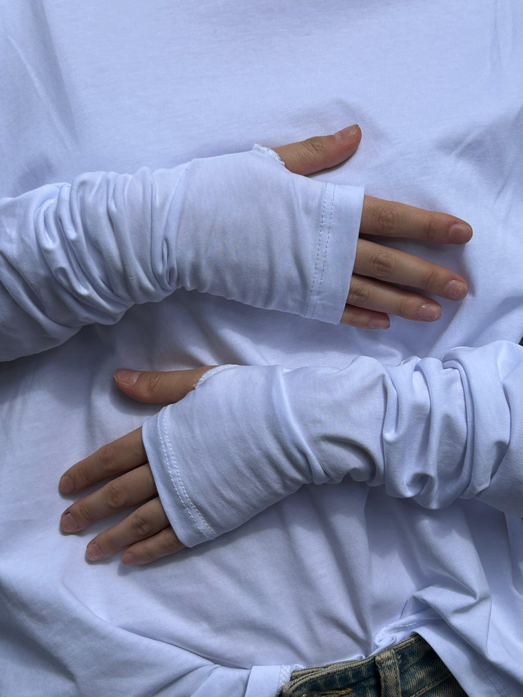 t-shirt con manicotti