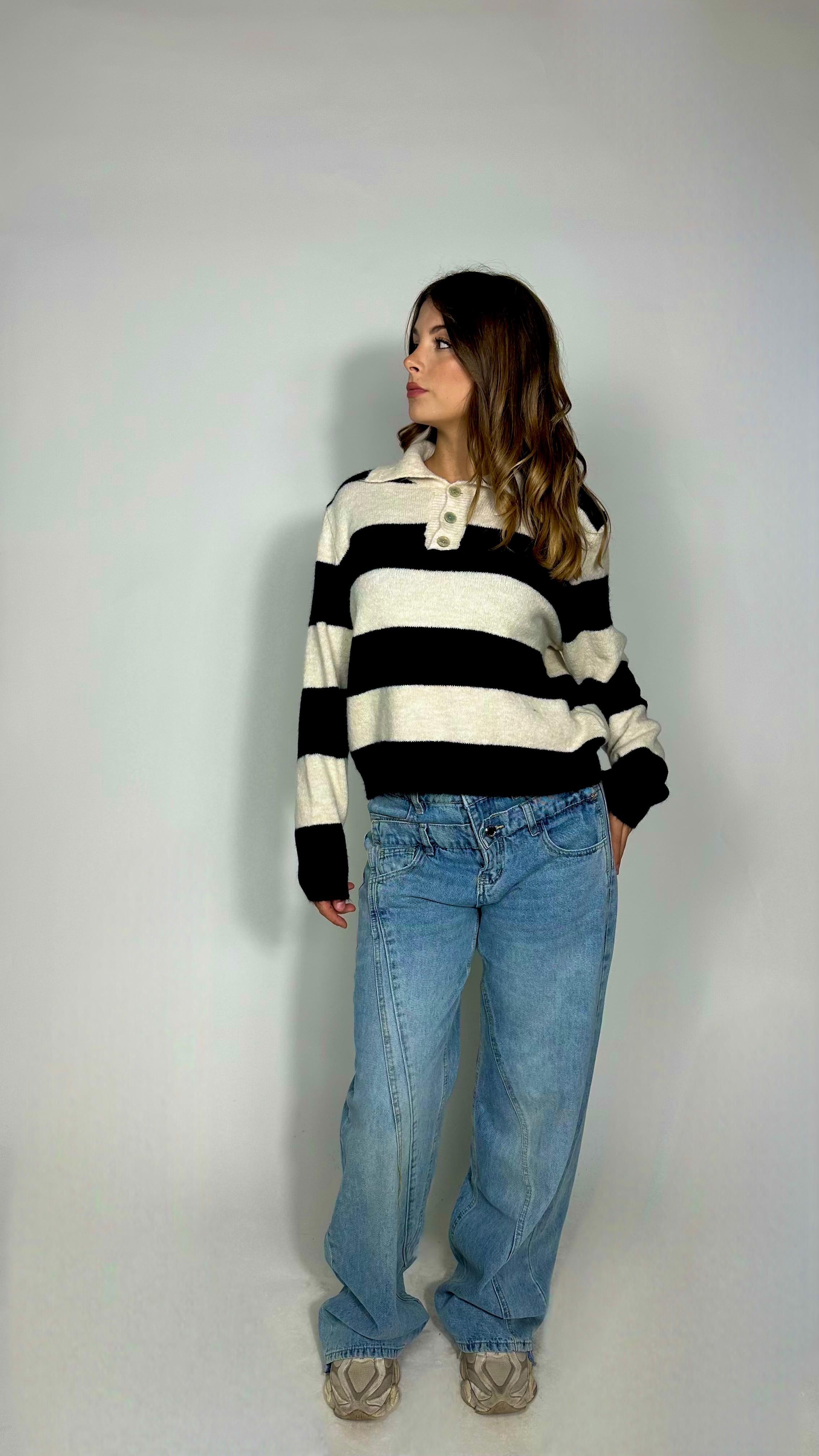 Maglione a righe con bottoni