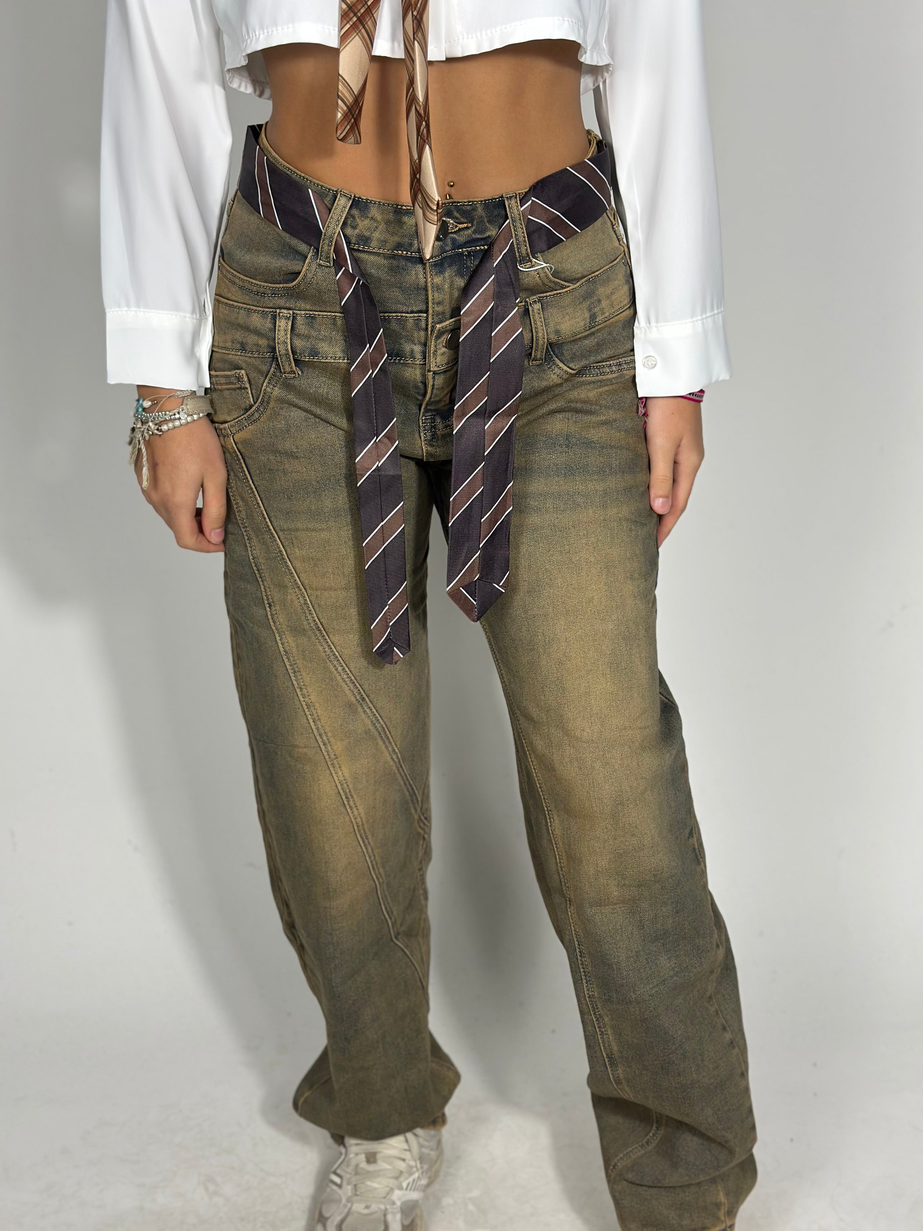 Jeans con cravatta slavati