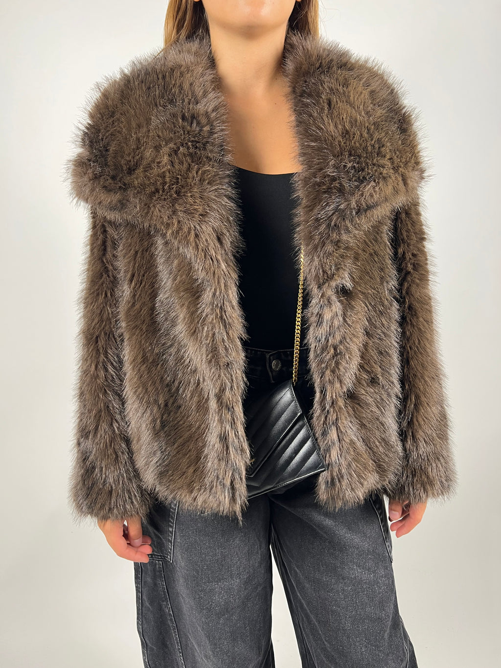 Pelliccia over beige