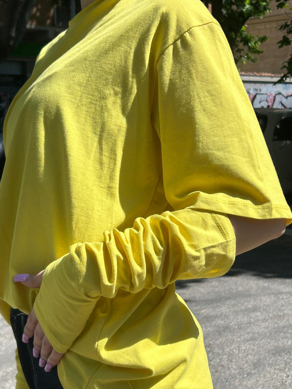 t-shirt con manicotti