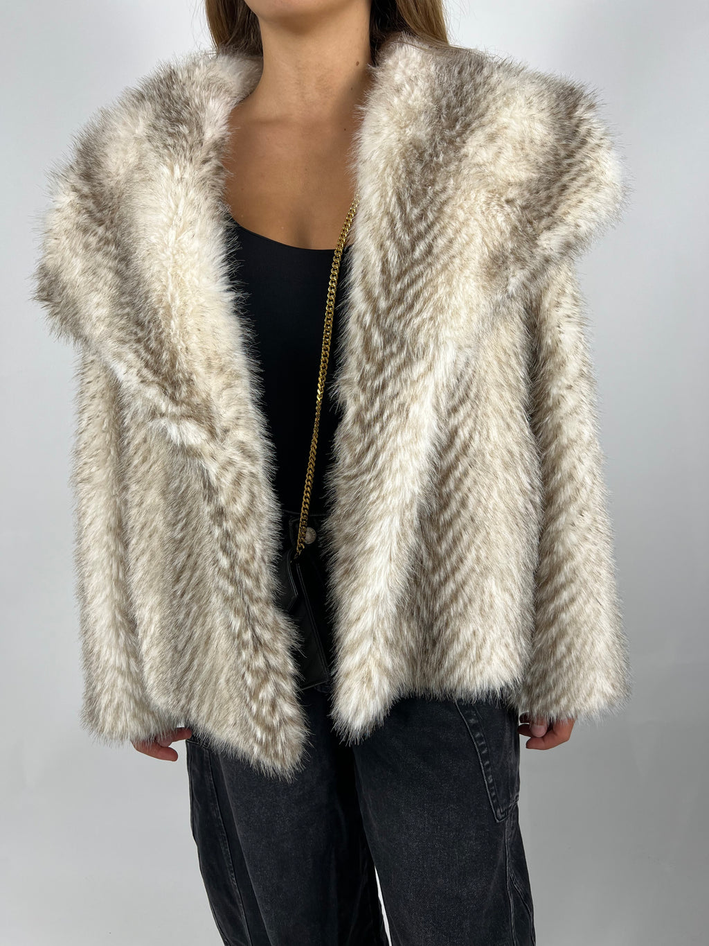 Pelliccia over beige