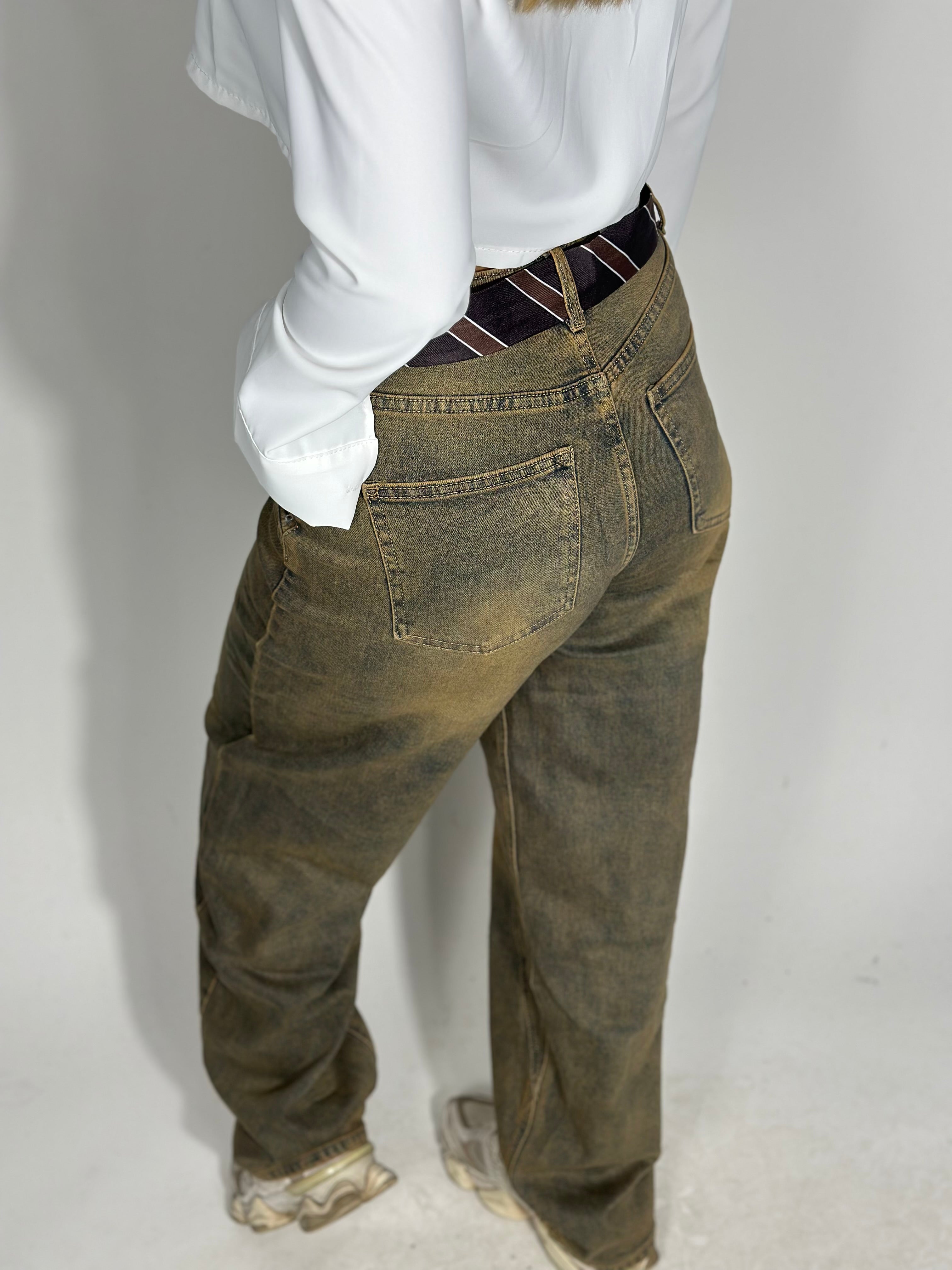 Jeans con cravatta slavati